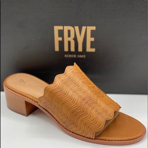 NIB FRYE CINDY WAVE MULE 10 COGNAC